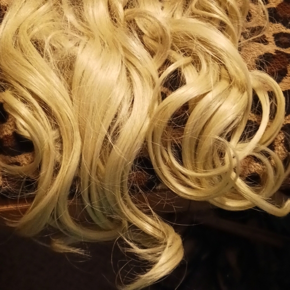 16" Hair Extension In Platinum Blonde~by Christie Brinkley Collecton. NIB - Picture 6 of 16
